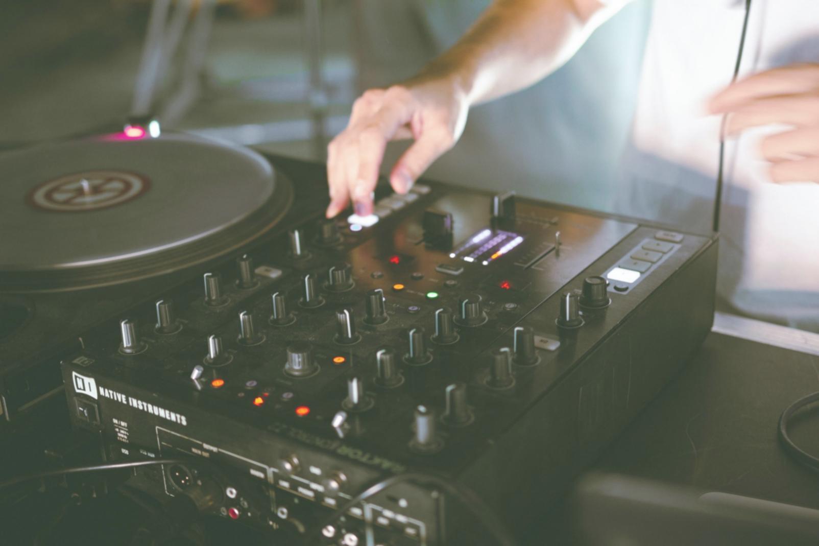 Ambiente creativo per l'apprendimento del songwriting
