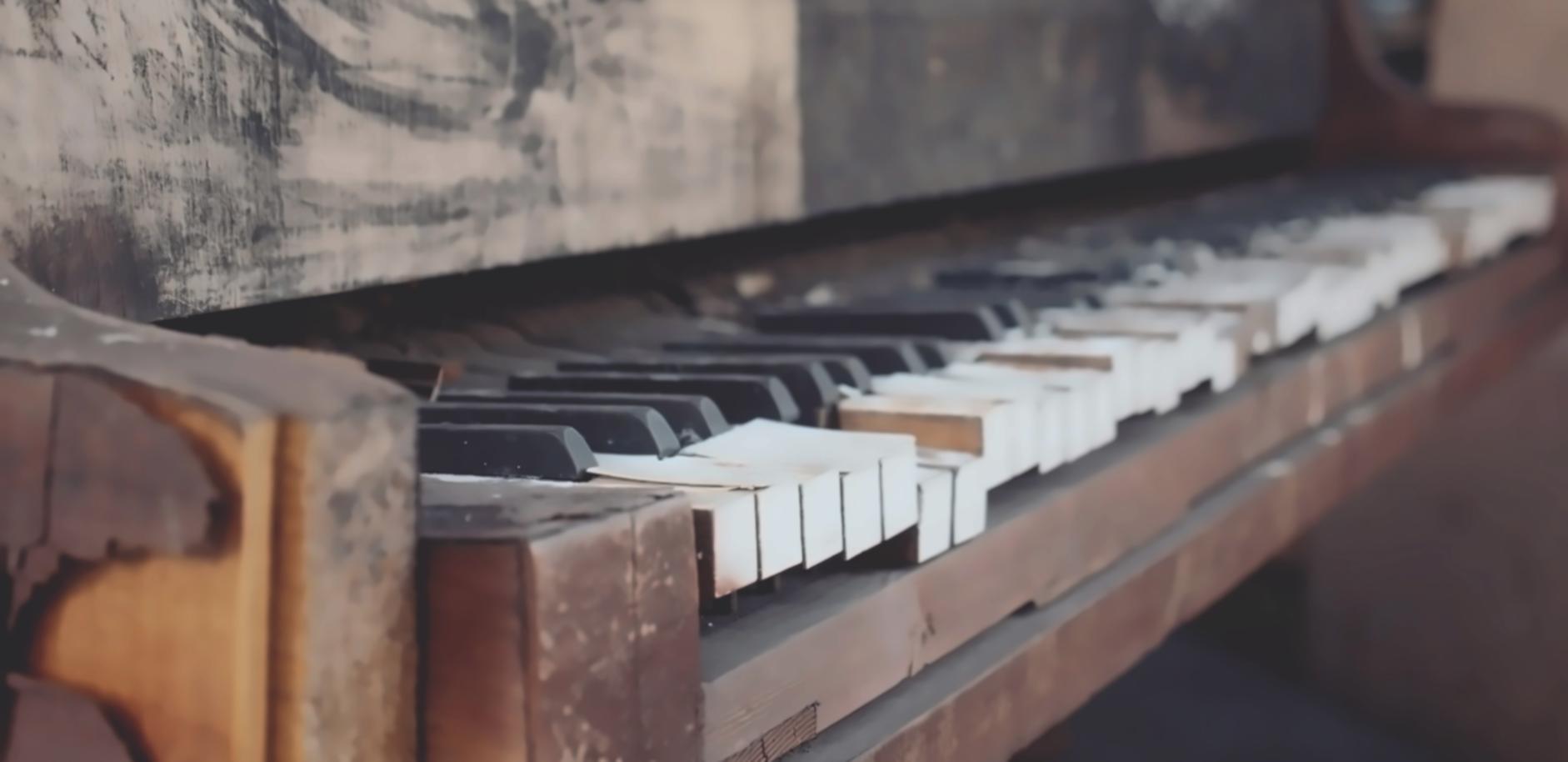 Studio di registrazione con mixer e microfoni